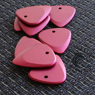 Fusion Tones Red Anodised Guitar Plectrums - Click Image to Close