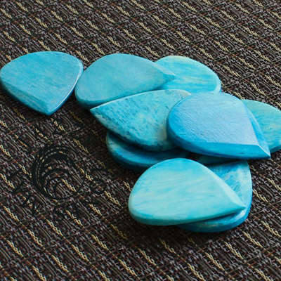 Jazzy Tones Max Turquoise Bone Guitar Plectrums - Click Image to Close