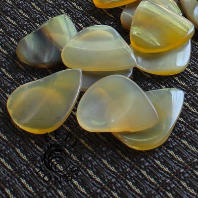 Lefty Tones Clear Horn Guitar Plectrums - Click Image to Close