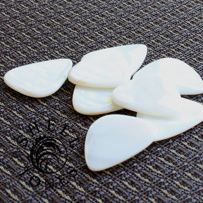Shell Tones Freshwater Mother Of Pearl Guitar Plectrums - Click Image to Close